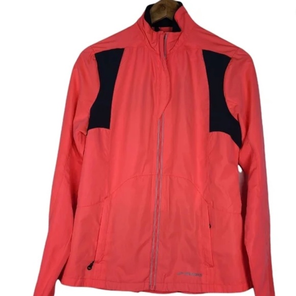 Brooks Lightweight Running Jacket Shelter Technology Neon Pink— size Medium - Picture 1 of 8